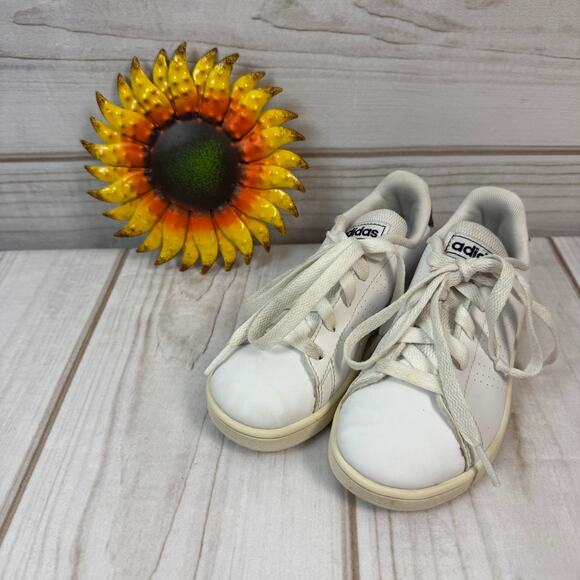 Kids Adidas White Lace Up Low Top Sneakers Size 12K - Picture 1 of 9